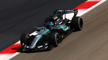 Берни Экклстоун считает, что Mercedes-AMG скрывает истинную скорость