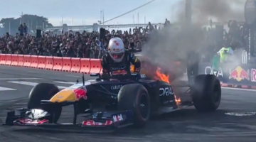 Машина Red Bull Racing загорелась во время шоу-заезда в Сан-Франциско
