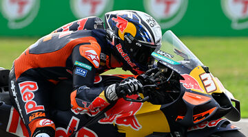 Акоста выиграл битву с Маркесом в спринте MotoGP в Таиланде