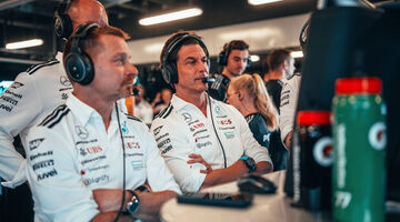 «Не можем угодить всем». Тото Вольф ответил на жалобы McLaren