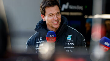 «Проблема в машине Red Bull, а не в регламенте». Вольф ответил Ферстаппену