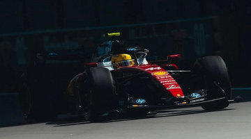 Льюис Хэмилтон: У Ferrari отличный болид, но мы отстаём от Mercedes на прямых