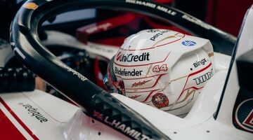 Льюис Хэмилтон оставил загадочное послание на своём шлеме