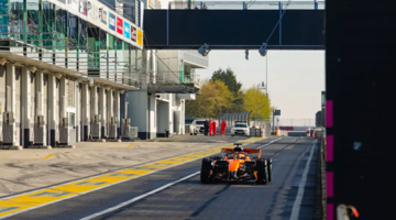 Машина McLaren сломалась во время тестов на Нюрбургринге