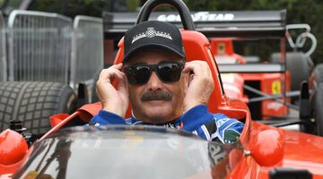 «Фальшивка». Чемпион мира Формулы 1 раскритиковал обгоны