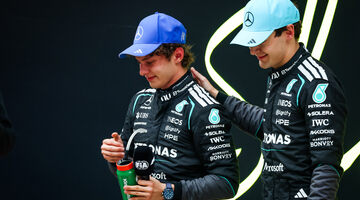 «Никто ещё не становился чемпионом после трёх гонок». Рассел подколол Антонелли?