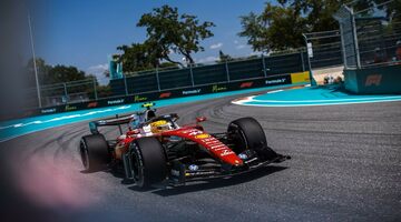 «Я надеялся на большее». Льюис Хэмилтон недоволен машиной Ferrari