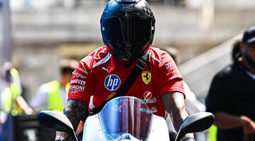Льюис Хэмилтон прибыл в паддок Гран При Монако на кастомном Ducati