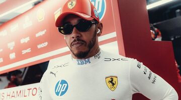 «Они его просто обожают». Смедли – об изменении отношений Хэмилтона с Ferrari
