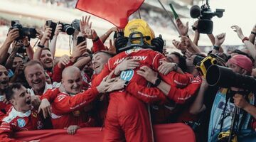 «Они его просто обожают». Смедли – об изменении отношений Хэмилтона с Ferrari