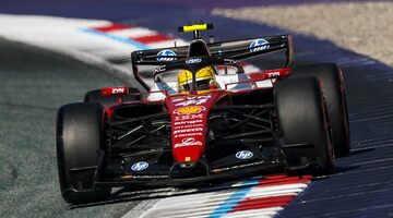 Льюис Хэмилтон: Обе машины Ferrari в тройке быстрейших – это фантастика