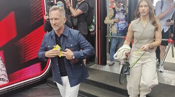 Кристиан Хорнер вернулся в паддок Ф1 впервые после увольнения из Red Bull