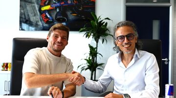 «Фантастическая новость для Формулы 1»: Мекис — о контракте Red Bull с Ферстаппеном