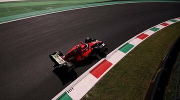 Пилоты Ferrari завершили первую тренировку в Монце с дублем, Леклер впереди