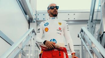 «Надо было делать это раньше». Хэмилтон продолжает разносить Ferrari
