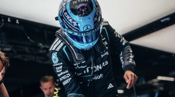 Пилоты Mercedes оформили дубль в дебютной тренировке на трассе Мадринг