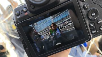 Полиция едва не задушила фотографа Williams после Гран При Испании