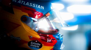 Карлос Сайнс обвинил FIA в нарушении принципа спортивного равенства