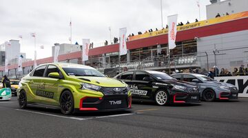 От ВАЗ-2101 до LADA Iskra TMS: на Moscow Raceway представили новый гоночный Кубок и отметили 55 лет побед