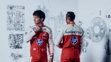 Ferrari показала особые комбинезоны для Гран При США