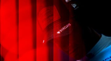 «Меня штрафуют буквально за всё…» Карлос Сайнс раскритиковал стюардов