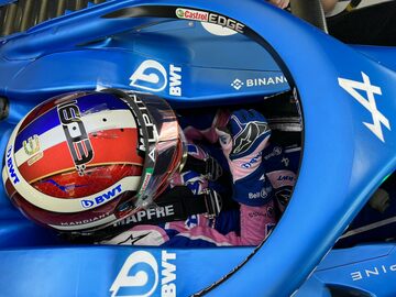 Эстебан Окон задает темп в начале второго дня тестов в Бахрейне