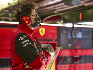 «Прошло всего три гонки». Маттиа Бинотто ответил Эдди Ирвайну