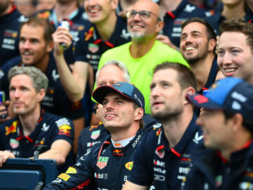 «Особенный, лучший гонщик». Экклстоун верит в чемпионство Ферстаппена