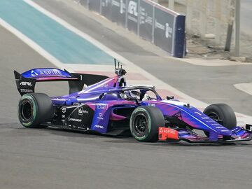 Даниил Квят проиграл в гонке с беспилотным автомобилем