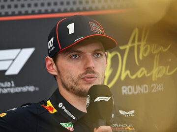 «Так и будешь глупо улыбаться?» Макс Ферстаппен нагрубил журналисту