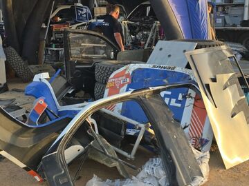 «Я самый тупой ублюдок на свете!» Гонщик потерял самообладание после аварии на «Дакаре-2026»