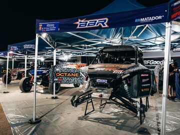 «В ночи, в пыли, с обгонами». Итоги 2-го этапа Дакара-2026 для экипажа Ременника