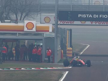 В Ferrari объяснили остановку машины на шейкдауне