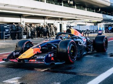 Red Bull Racing лидирует по итогам первого дня зимних тестов Ф1 2026 года