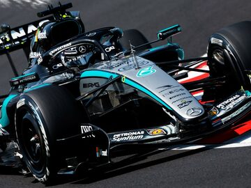 «Что вытворяет этот идиот?» Рассел ругается по радио в первой тренировке