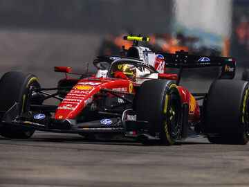 «Я отвечаю за свои решения». Льюис Хэмилтон извинился перед Ferrari