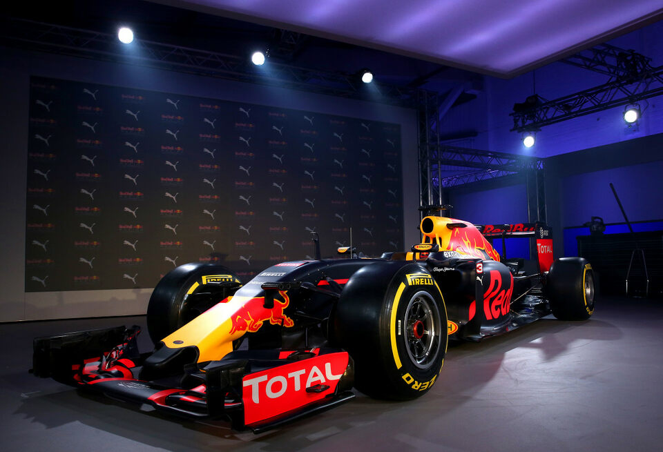 red-bull-rb12-2016-tanitim-1.jpeg