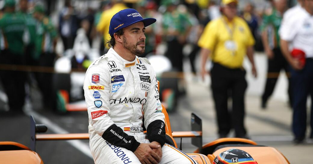 Тройная корона автоспорта. Гонщик ведущий. Вести гонщик. Испанский гонщик 9.