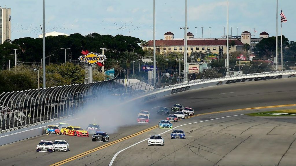 «Глупая борьба, глупые маневры!» Гонщик NASCAR жестко раскритиковал напарника