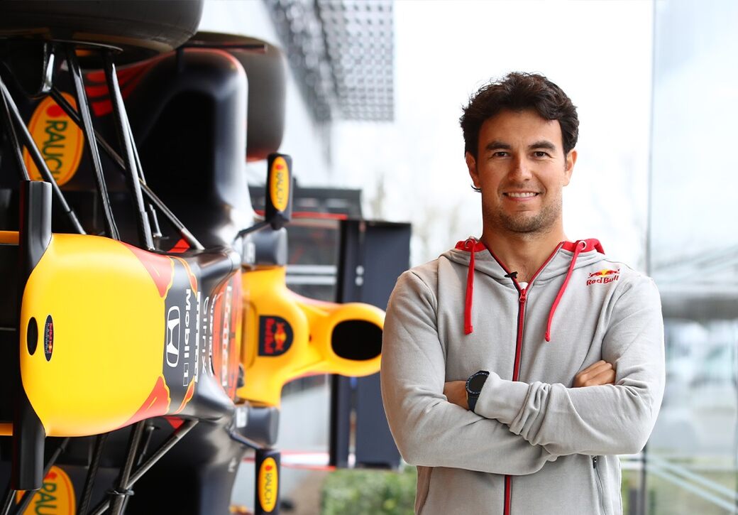 Видео: Серхио Перес прошёл подгонку сиденья на базе Red Bull Racing
