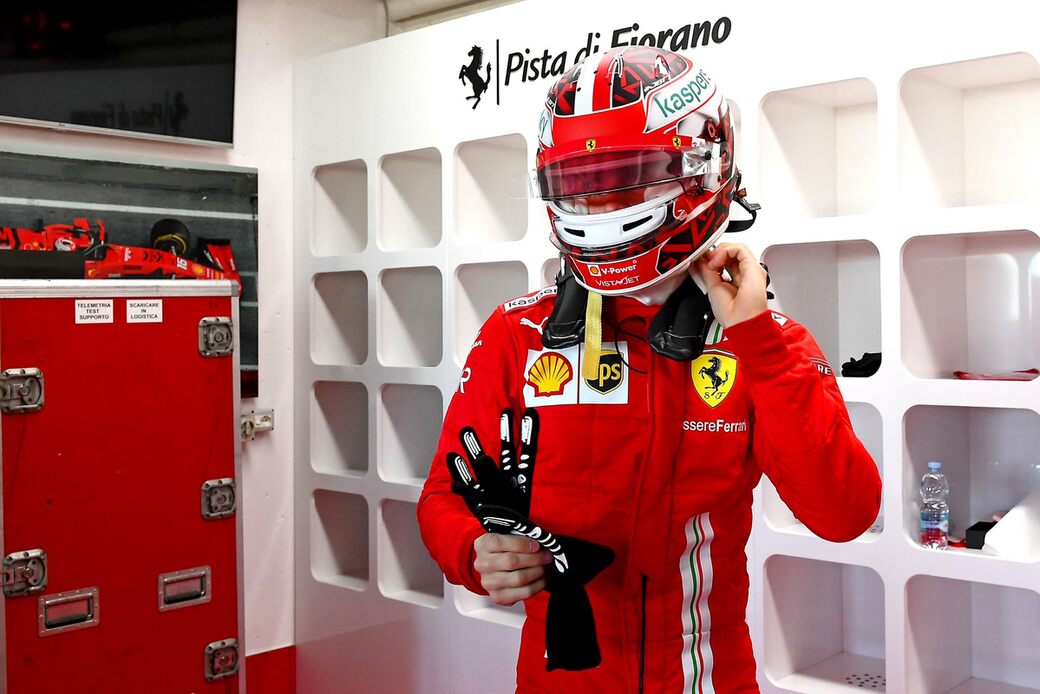Шарль Леклер вернулся за руль Ferrari. Фото