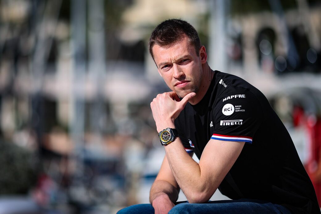 Официально: Даниил Квят вернется за руль машины Формулы 1 на тестах