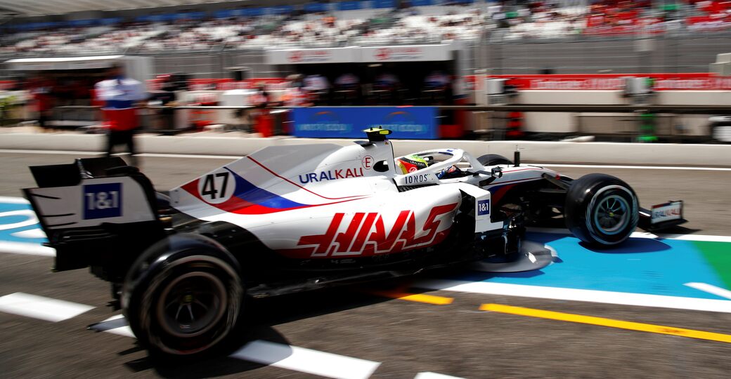 Мик Шумахер показал 14-е время, но разбил машину в первом сегменте квалификации