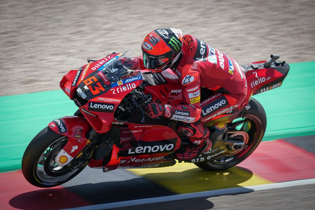 Франческо Баньяя выиграл поул на этапе MotoGP на Заксенринге