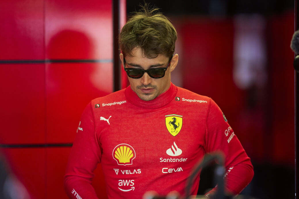Почему Шарль Леклер никогда не критикует Ferrari?