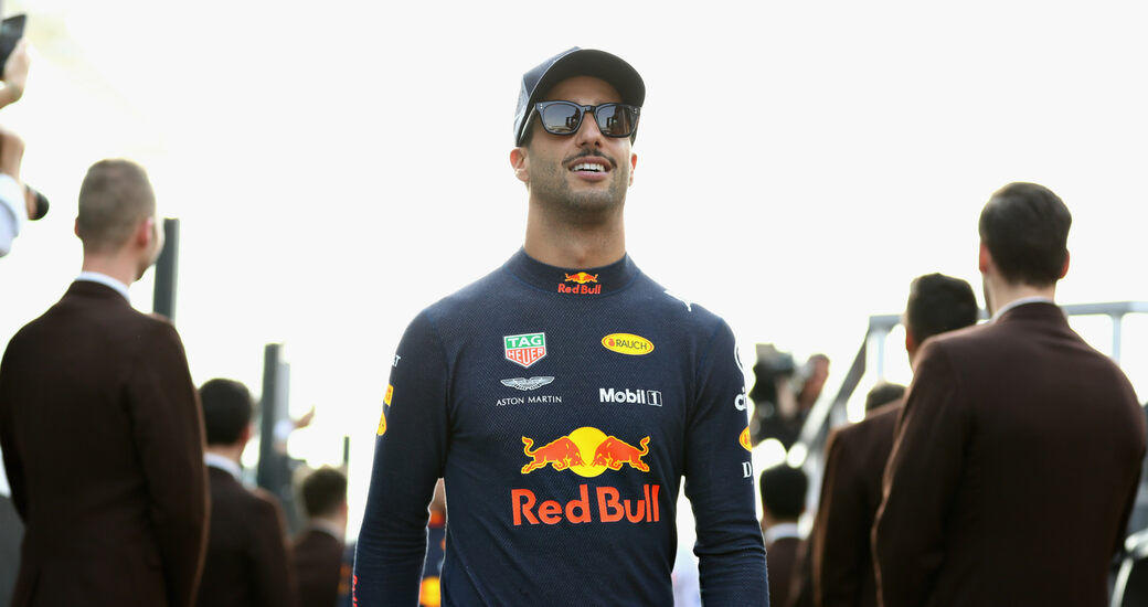 Хельмут Марко анонсировал возвращение Даниэля Риккардо за руль машины Red Bull