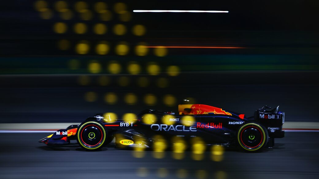 Ферстаппен привез всем секунду, у Mercedes проблемы. Итоги первого дня тестов Ф1 в Бахрейне