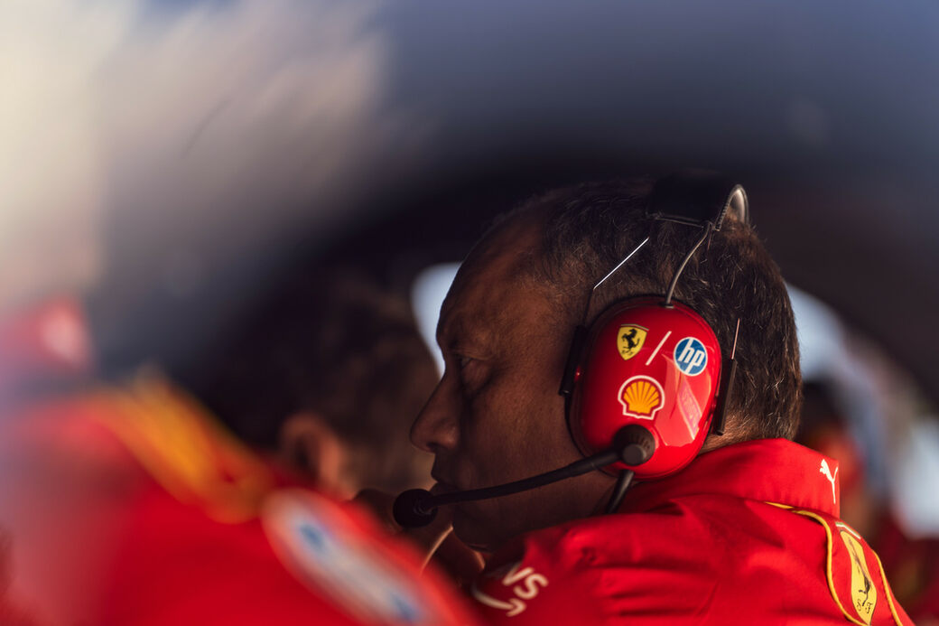 Руководитель Ferrari высказался о конфликте Леклера и Сайнса в Барселоне