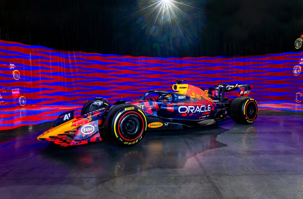 Red Bull показал болид в красном камуфляже для Гран При Великобритании