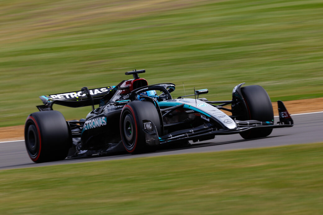 Пилоты Mercedes оформили дубль в квалификации Гран При Великобритании